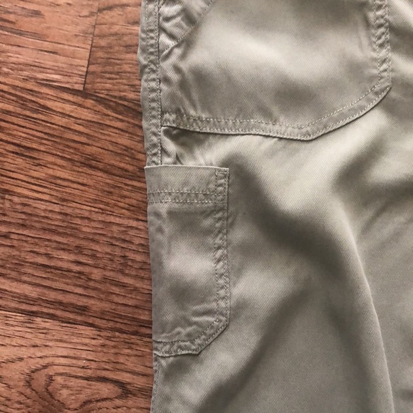 Liverpool Lightweight Cargo/Utility Capris - Picture 8 of 11